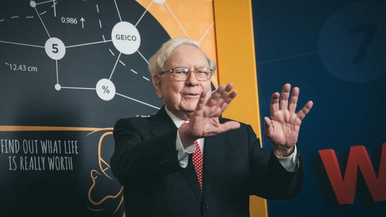 Becoming Warren Buffett 0
