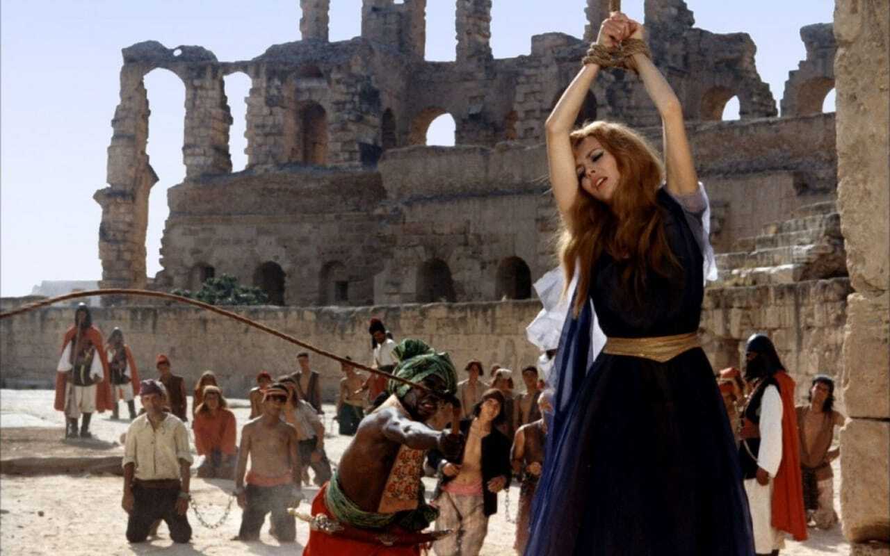 Anjelik Çöl Melikesi 0