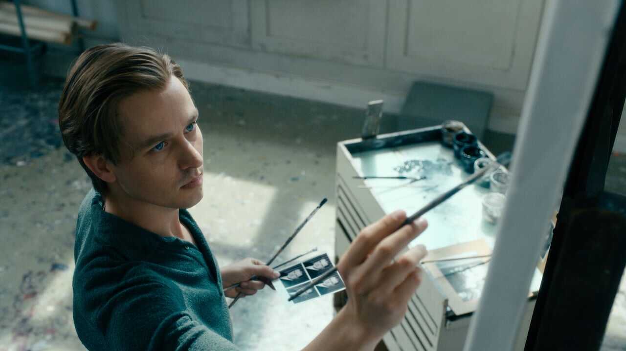 Never Look Away 0