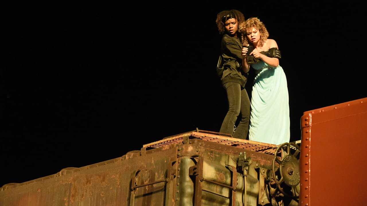 Deidra & Laney Rob a Train 0