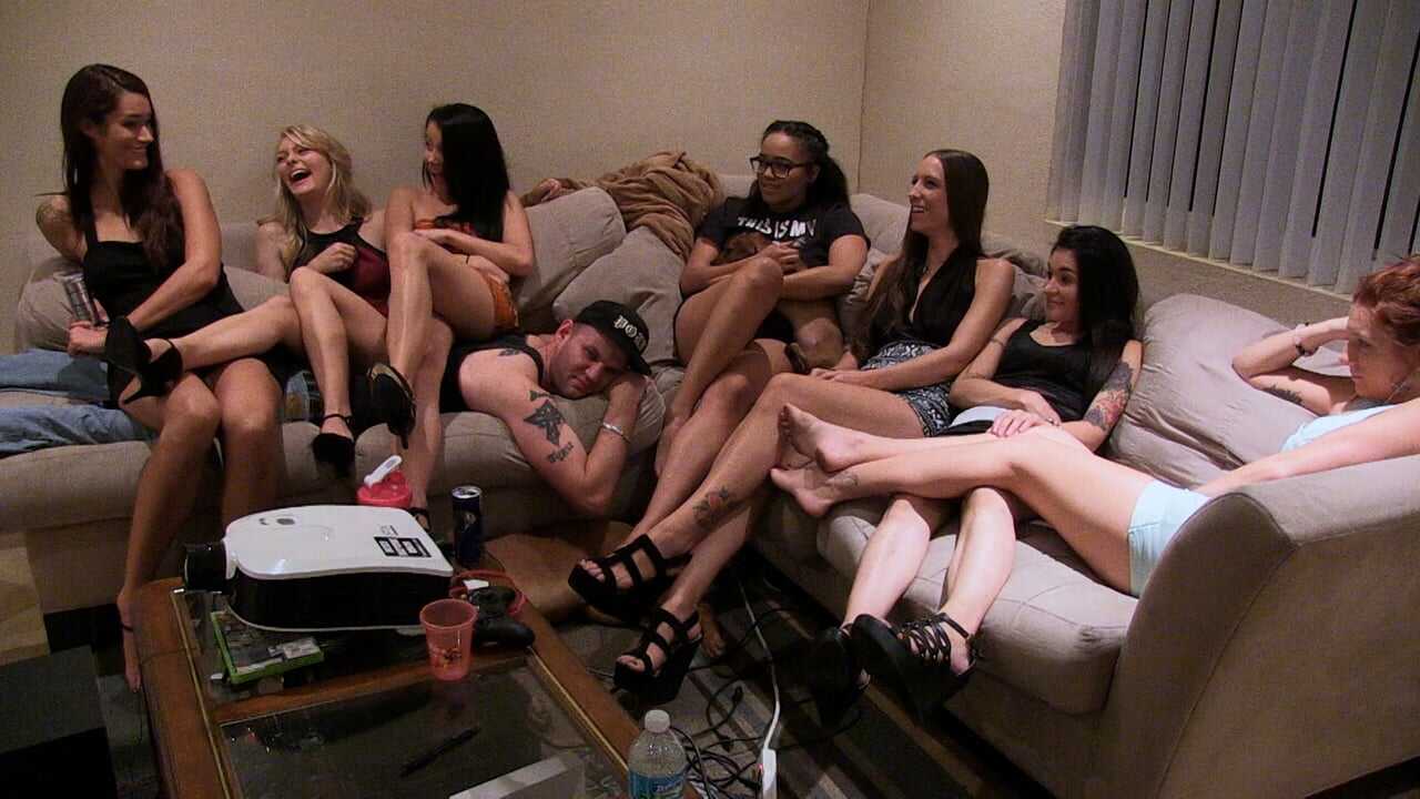 Hot Girls Wanted 0