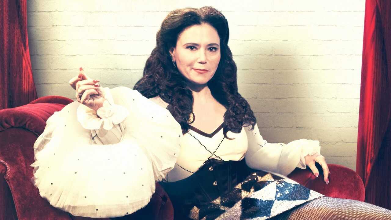Alex Borstein: Corsets & Clown Suits 0