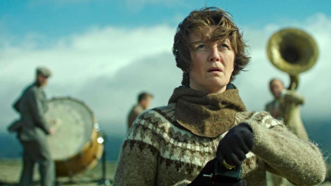 Kona fer í stríð (2018) 0