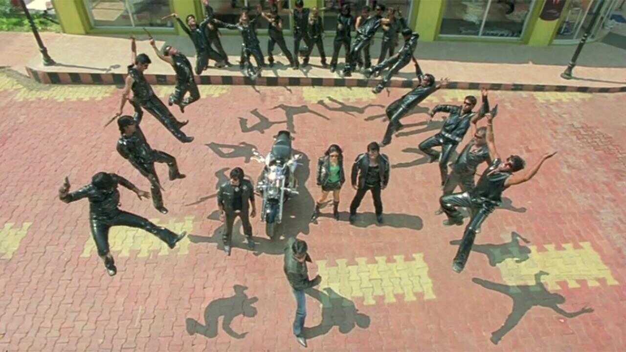 Golmaal Returns (2008) 0