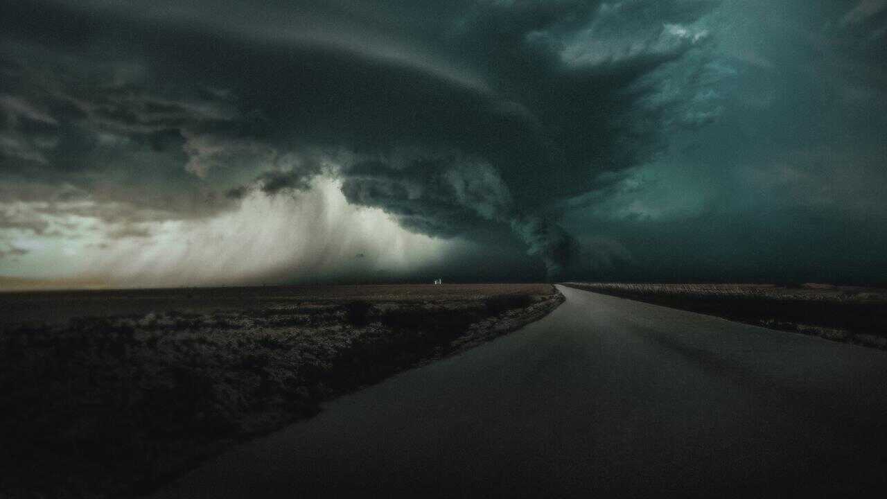 The Twister: Caught in the Storm 0