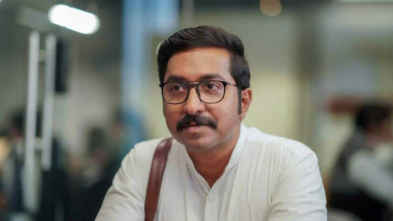മുകുന്ദന്‍ ഉണ്ണി അസോസിയേറ്റ്സ്™ 0