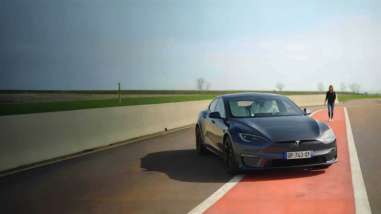 Tesla : Les Secrets de sa voiture électrique (2024) 0