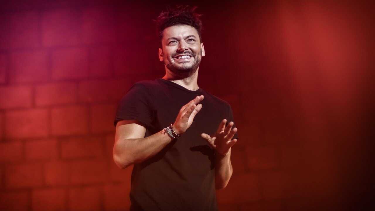Kev Adams : La Dernière en direct (2019) 0