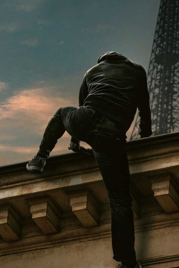 Vjeran Tomic: L'homme-araignée de Paris (2023) 0
