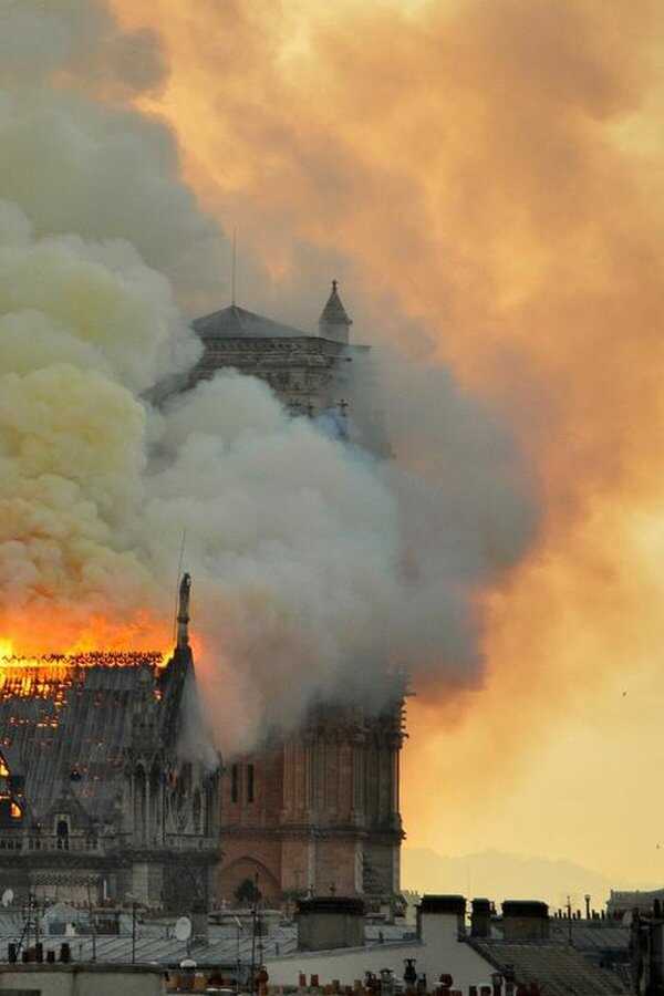 Notre-Dame in fiamme (2022) 0